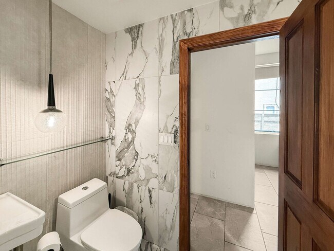 Building Photo - 309-11 South St