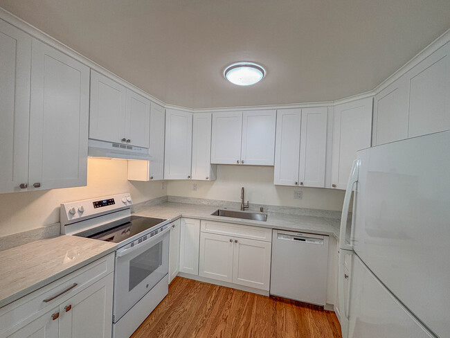 Building Photo - 381 Locust Ave