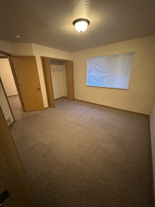 Building Photo - 45 Appleway Dr