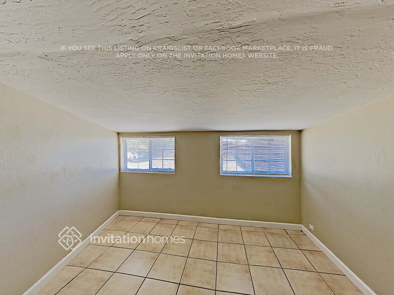 Building Photo - 2747 N Greenfield Rd