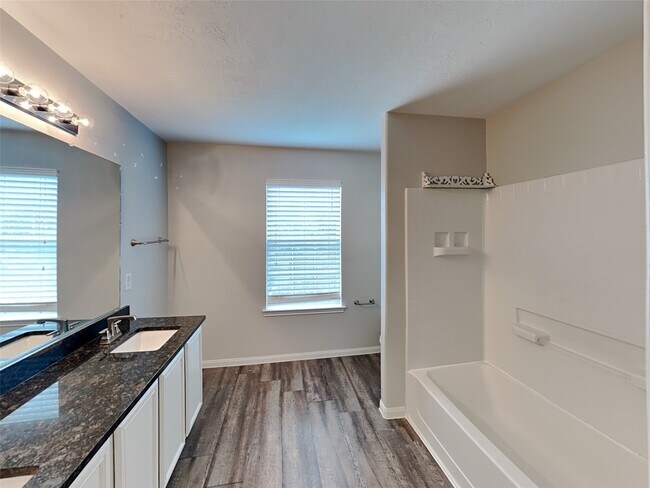 Building Photo - 13323 Ambrosa Dr