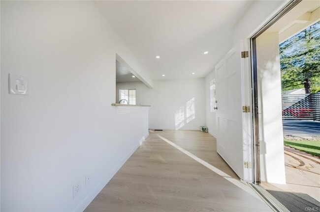 Building Photo - 10431 Las Lunitas Ave