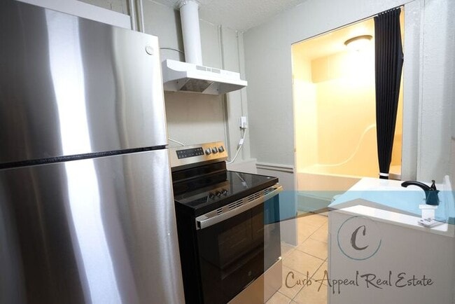 Building Photo - Completely renovated 1 bed, 1 bath apt in Brookland - utilities included!!