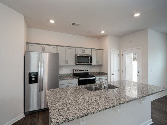 Building Photo - 3 Bed 2.5 Bath Townhome, END UNIT WITH PRIVATE BACKYARD! $500 OFF FIRST FULL MONTH RENT