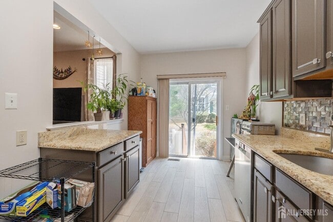 Building Photo - 802 Yarrow Cir