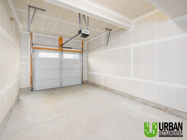 Building Photo - Woodlawn Duplex