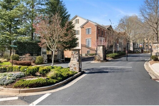 Building Photo - 156 W Ridge Way