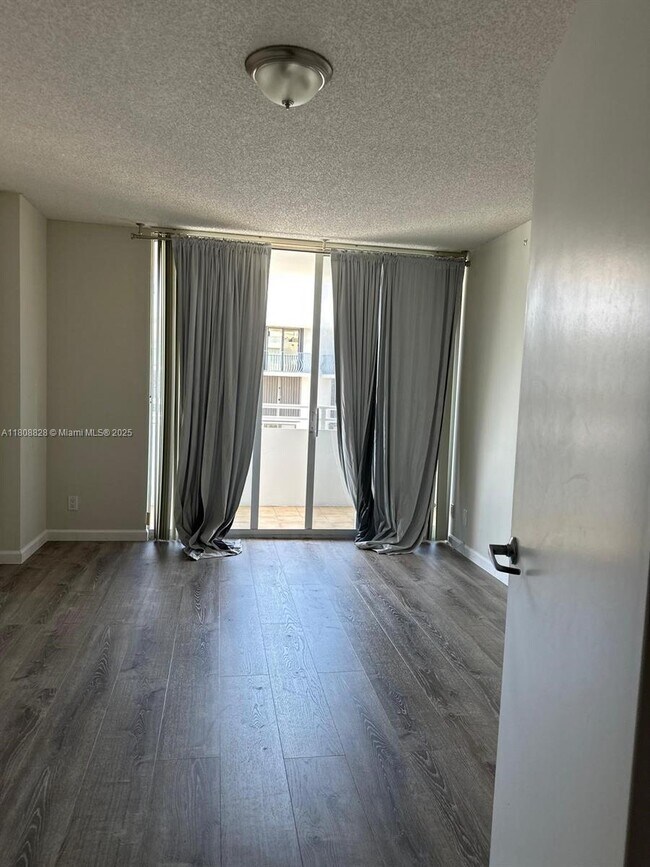 Building Photo - 8911 Collins Ave