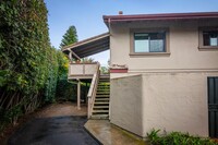 Building Photo - Beautiful end unit with charm and ease of ...