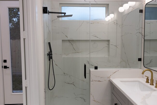 Building Photo - 3909 Maggie St