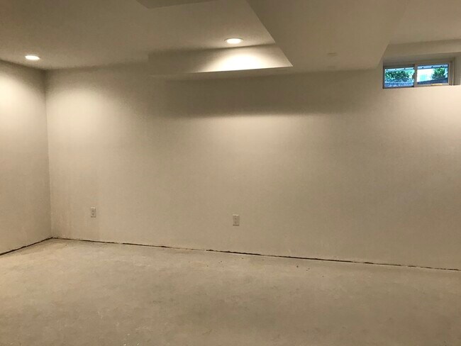 Building Photo - 33 Melbourne Ave