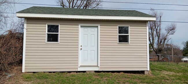 Building Photo - Christiansburg, 3 BR / 2 BA, Available Now