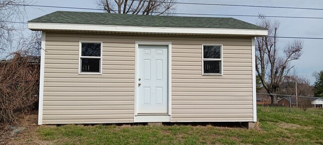 Building Photo - Christiansburg, 3 BR / 2.5 BA, Available Now