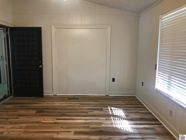 Building Photo - 1075 Friedman Ln
