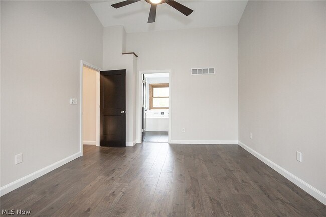 Building Photo - 7528 Lakedge Ct
