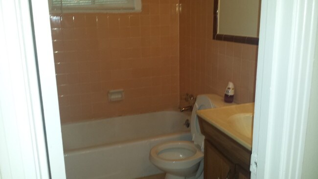 Building Photo - Feels like home-3 BR Brick