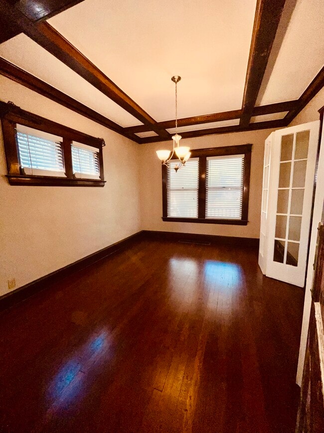 Building Photo - 10112 Columbia Ave