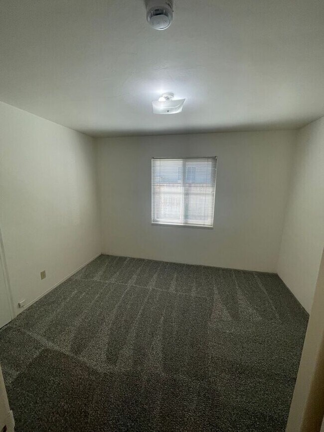 Building Photo - Great 1 Bedroom 1 Bath