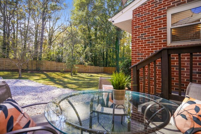 Building Photo - 2234 Edgemore Dr SE