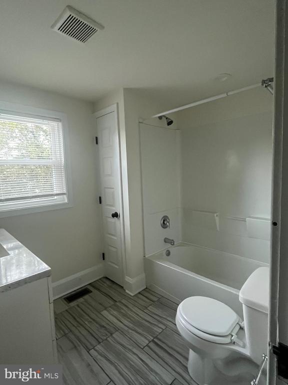 Building Photo - 58 W Green St