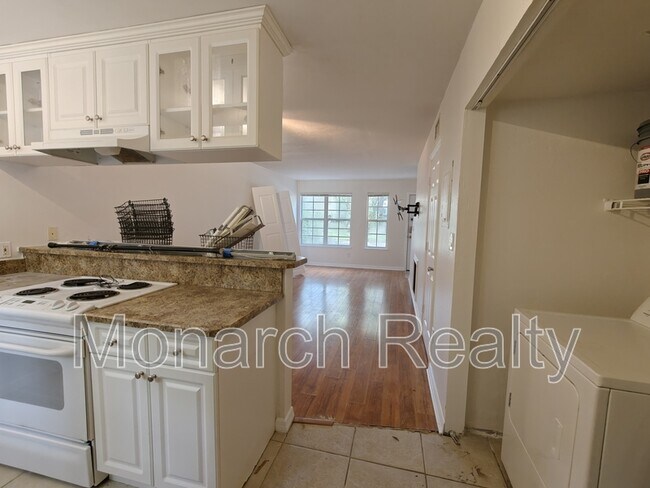Building Photo - 620 SW 10th Ln