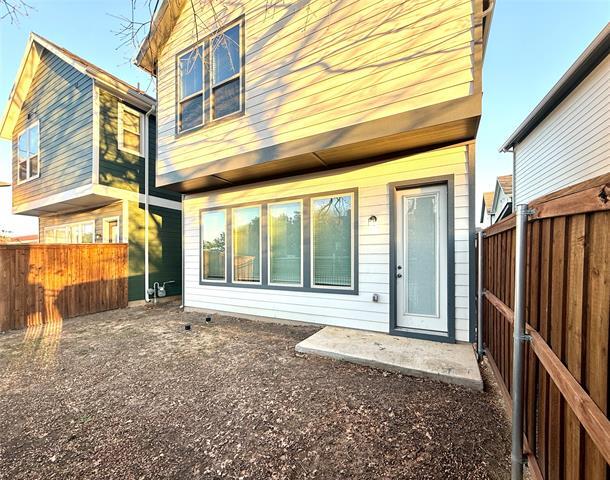 Building Photo - 1830 NE Green Oaks Blvd