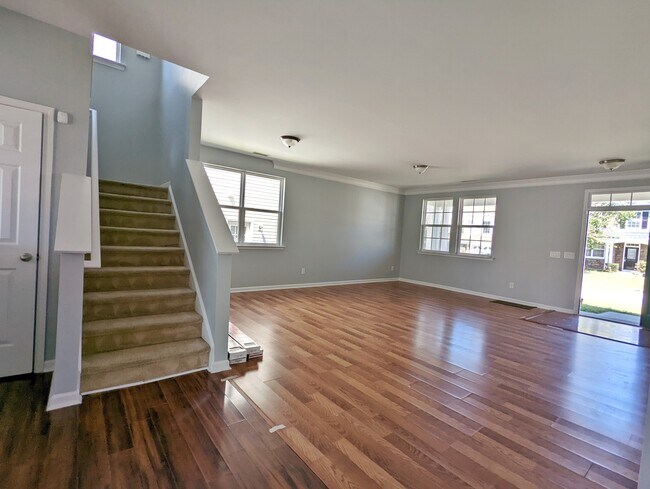 Building Photo - 343 Edgecroft Way