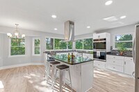 Building Photo - 555 Benson Dr