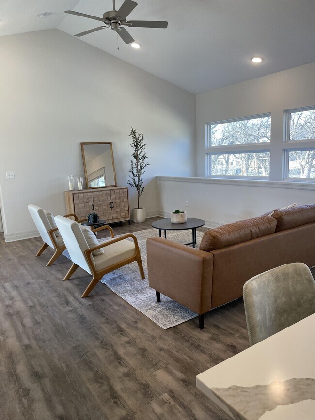 Building Photo - 10406 W Graber Cir