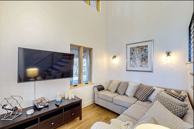 Building Photo - $2,700 - All Utilities Included Modern ADU with Two Bedrooms Townhouse Ready For Lease!