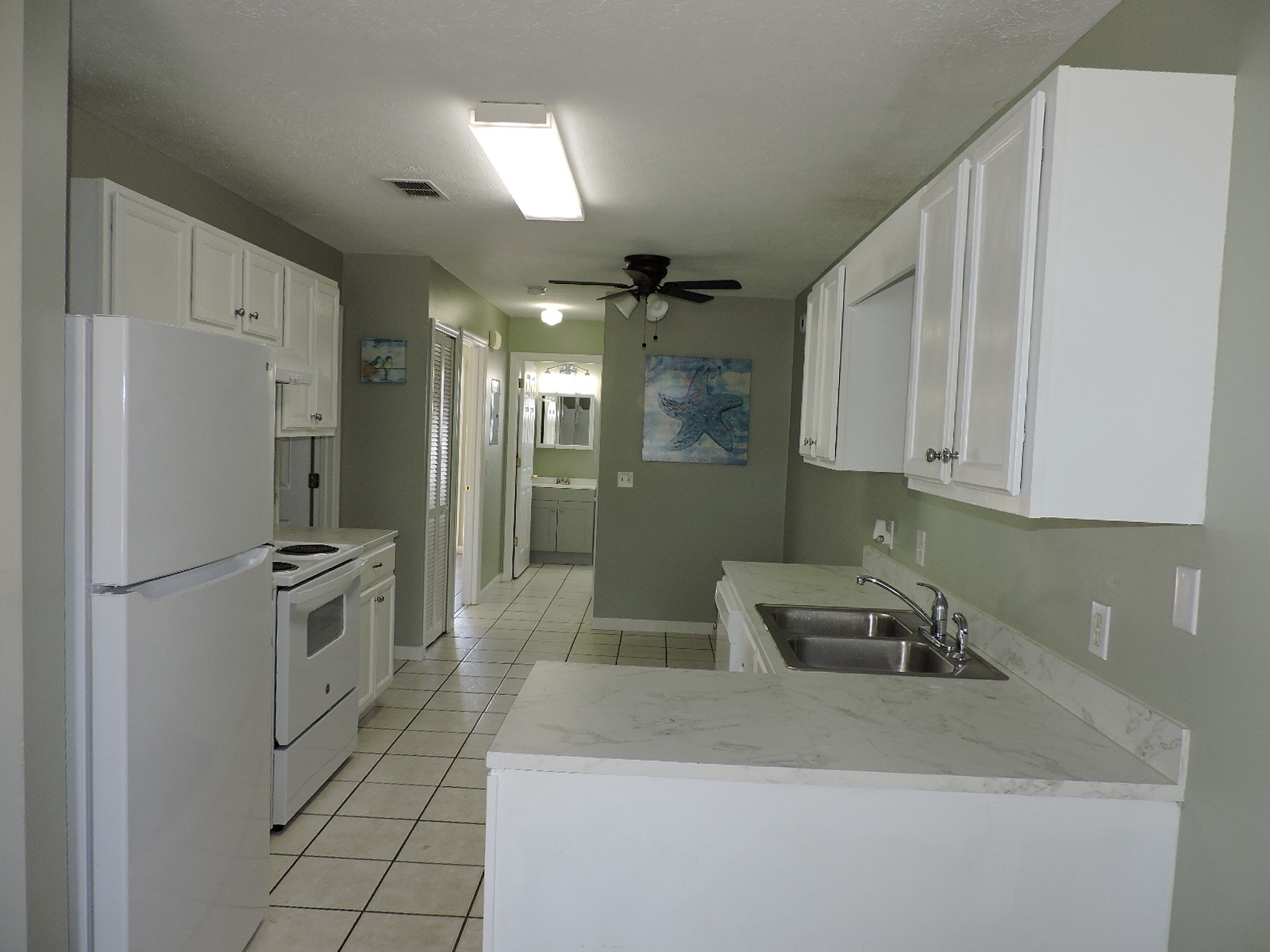 Building Photo - 5931 Pinetree Ave
