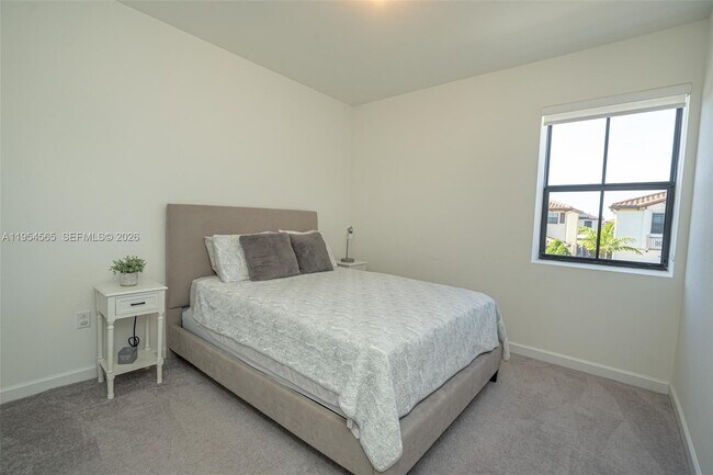 Building Photo - 139 NE 27th Terrace