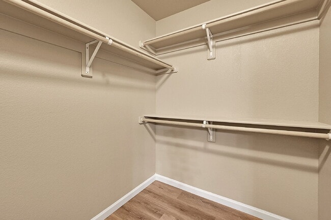 Building Photo - $1,850-3 Bed 3.5 Bath townhome in CO Sprin...