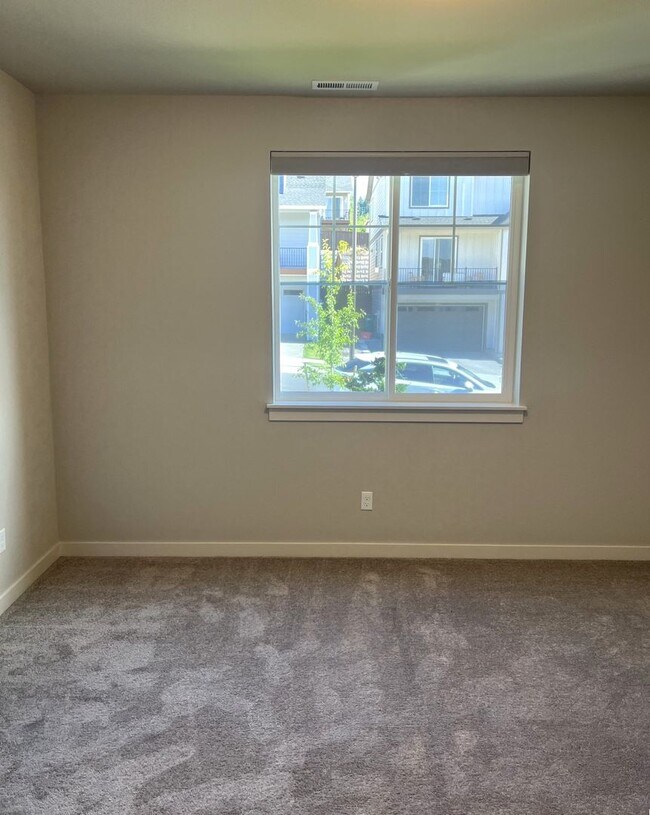 Building Photo - Beautiful Beaverton 4 Bedroom Home with Open Floor Plan, Deck & Upstairs Bonus Room