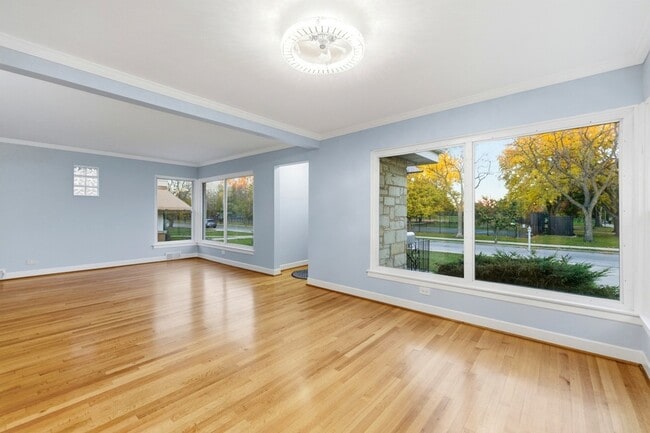 Building Photo - 4656 N Narragansett Ave