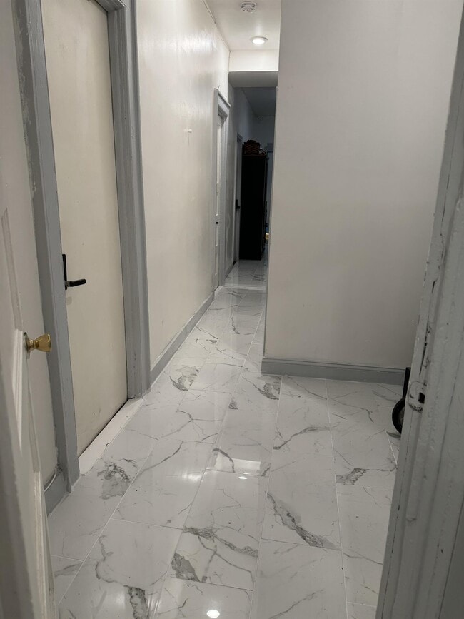 Building Photo - 535 E 29th St