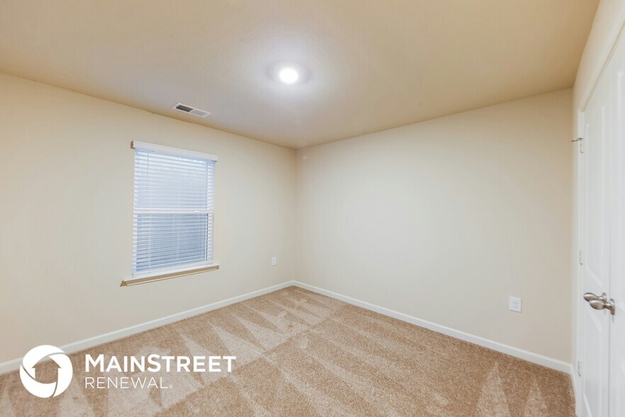 Building Photo - 660 Clover Cir