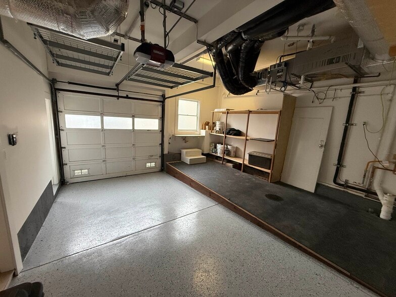 Large Garage - 115 Magnolia St