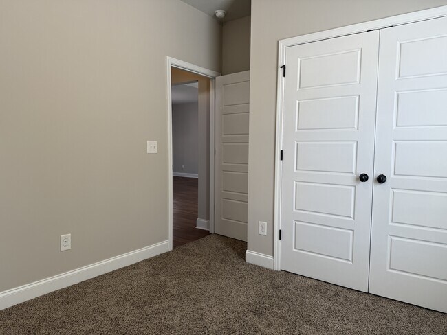 Building Photo - 600 Trellis Square