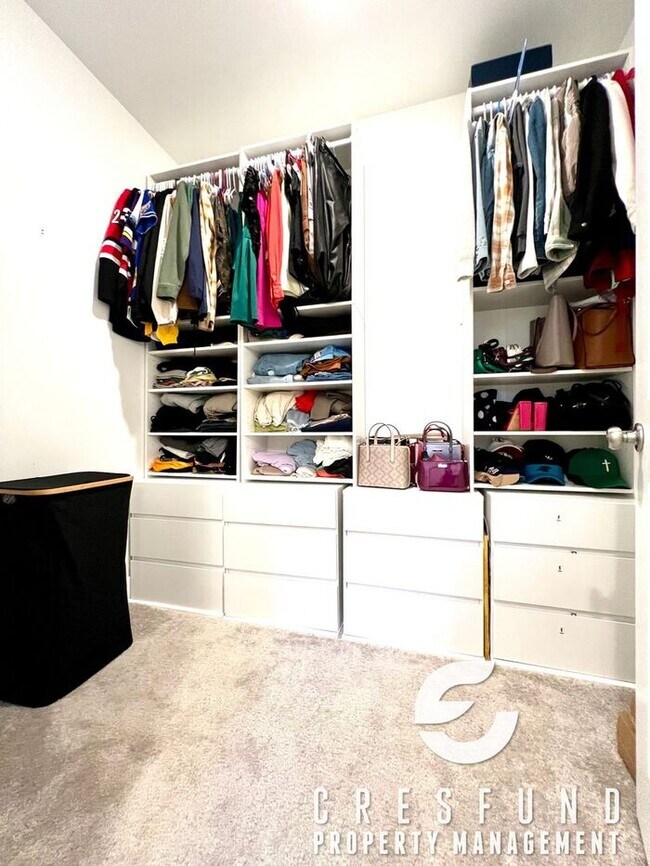 Building Photo - Close to Fort Bragg/Master BR Downstairs S...