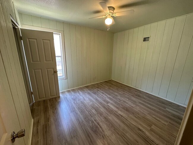 Building Photo - Remodeled 3 Bedroom House