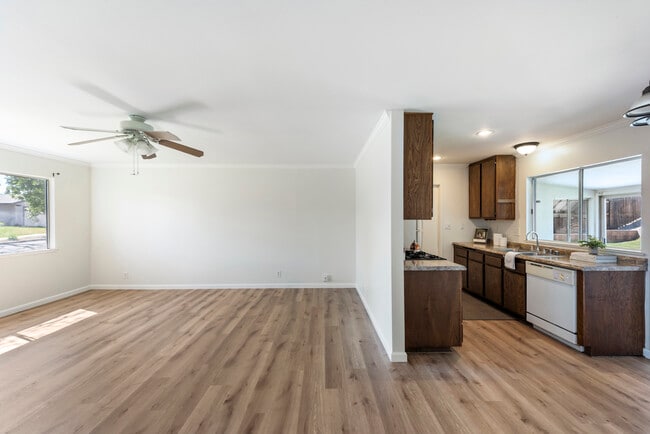 Building Photo - 14773 Stanford St