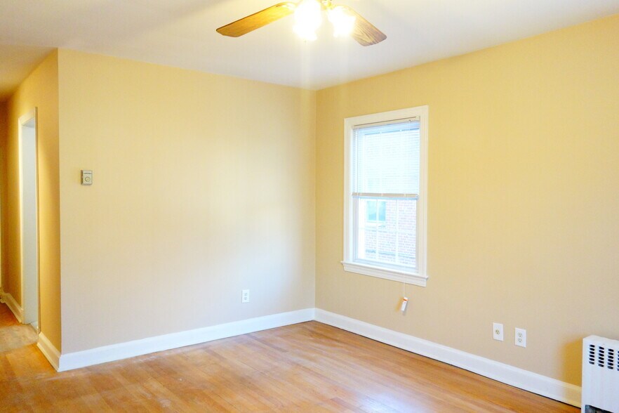 Building Photo - 8408 Greenwood Ave