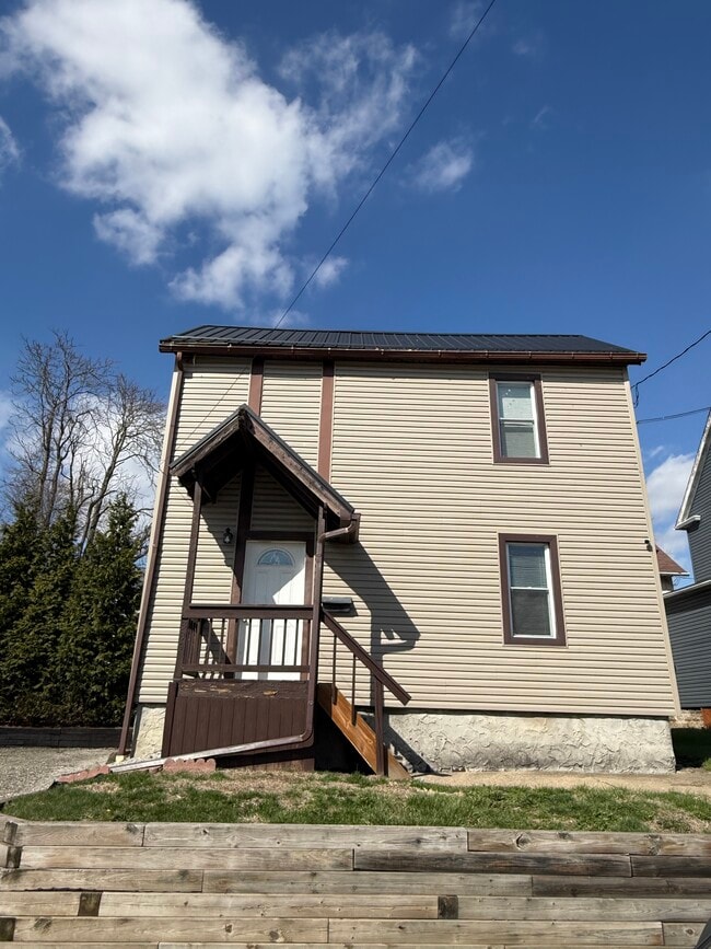 Front door and covered porch - 339 Power St