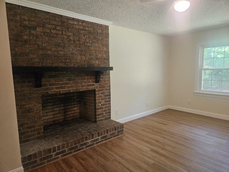 Building Photo - 6163 Skeeter Pond Rd