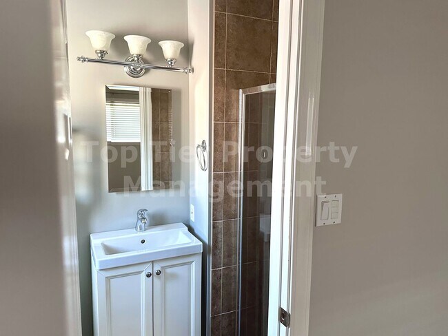 Building Photo - Charming 3 Bed, 2 Bath, 1,266 Sqft Concord House Available NOW For Lease!