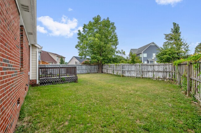 Building Photo - 703 Fairbluff Dr