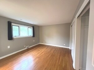 Building Photo - 556 Barton Ave