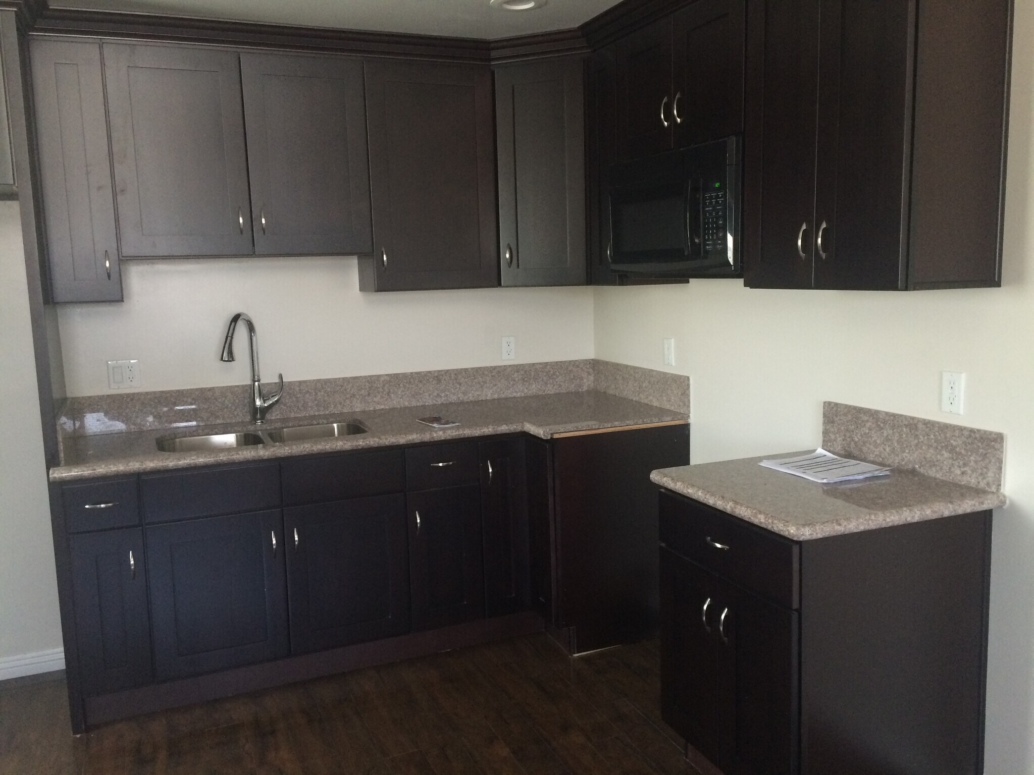 Building Photo - 628 W 84th St