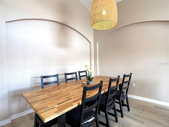 Building Photo - 353 Kensington Dr